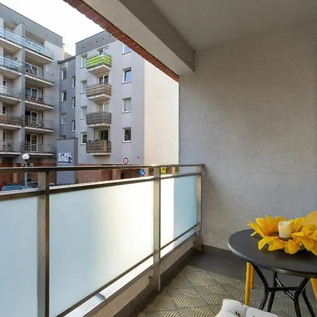 Comfortable Wojskowa By Renters Poznan