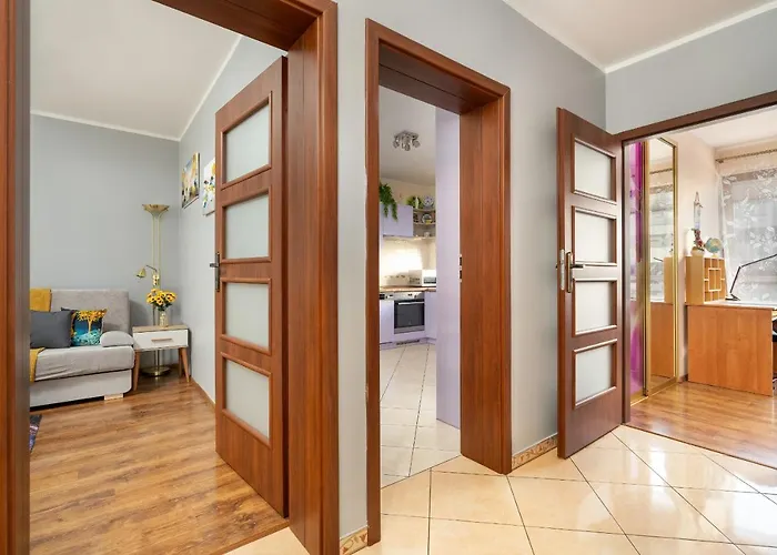 Comfortable Wojskowa By Renters شقة